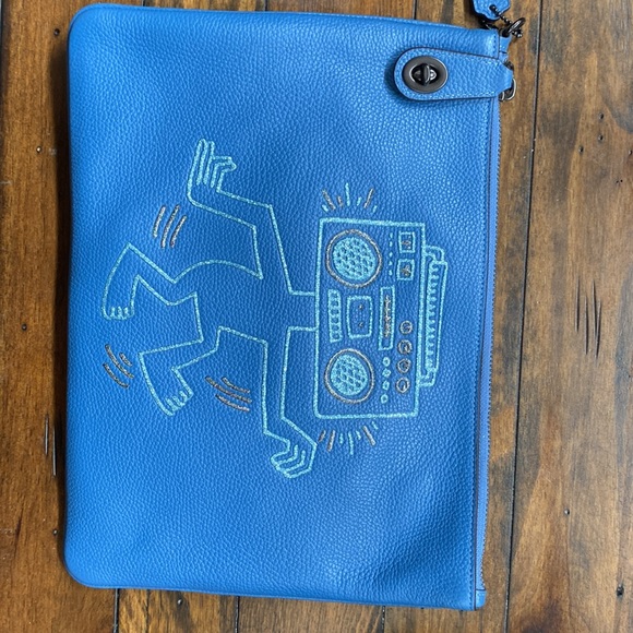 NWT! Coach Keith H Glitter Turnlock XL zip pouch and hang tag accessory - Picture 4 of 8